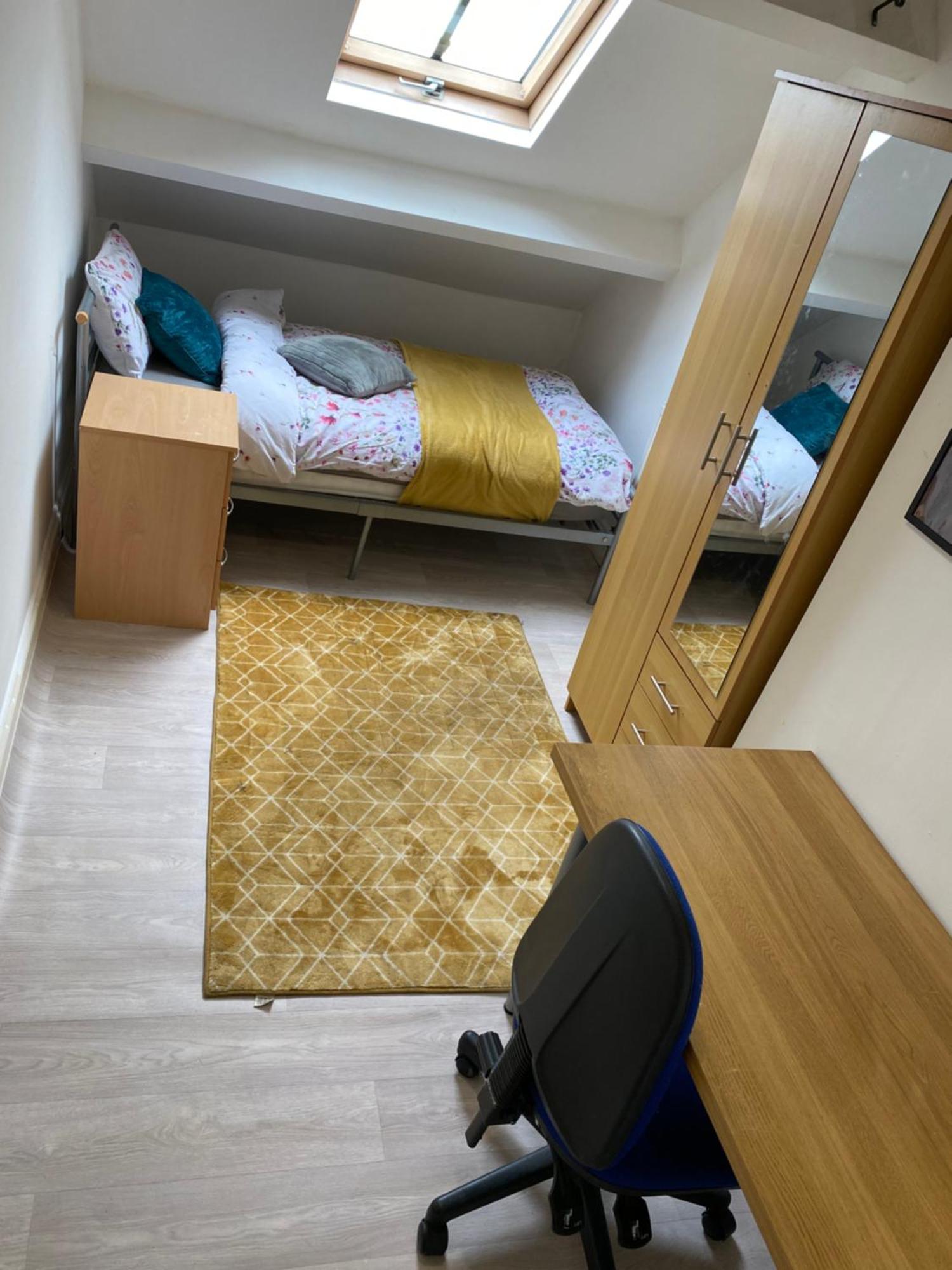 In Cv1 Fargo Village With Private Bathroom Guest house Coventry