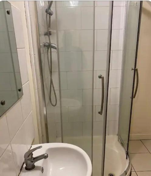 Pensión In Cv1 Fargo Village With Private Bathroom *