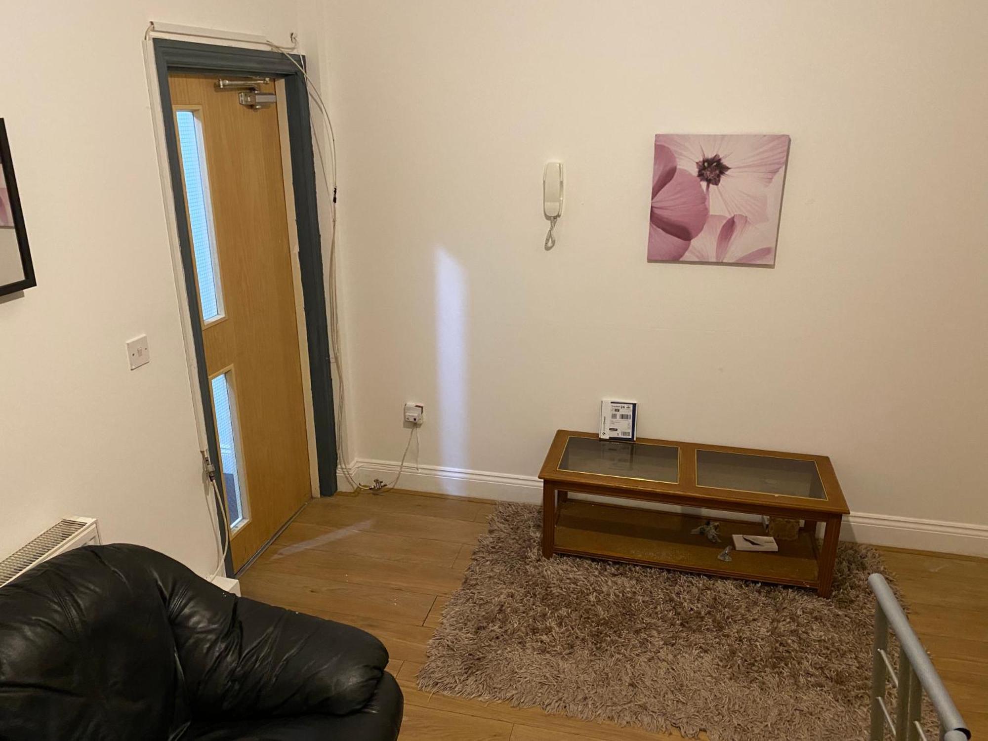In Cv1 Fargo Village With Private Bathroom Pensión Coventry